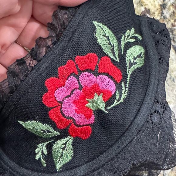 Frederick's of Hollywood Black Sheer Chemise with Floral Embroidery Size XL - Picture 8 of 10